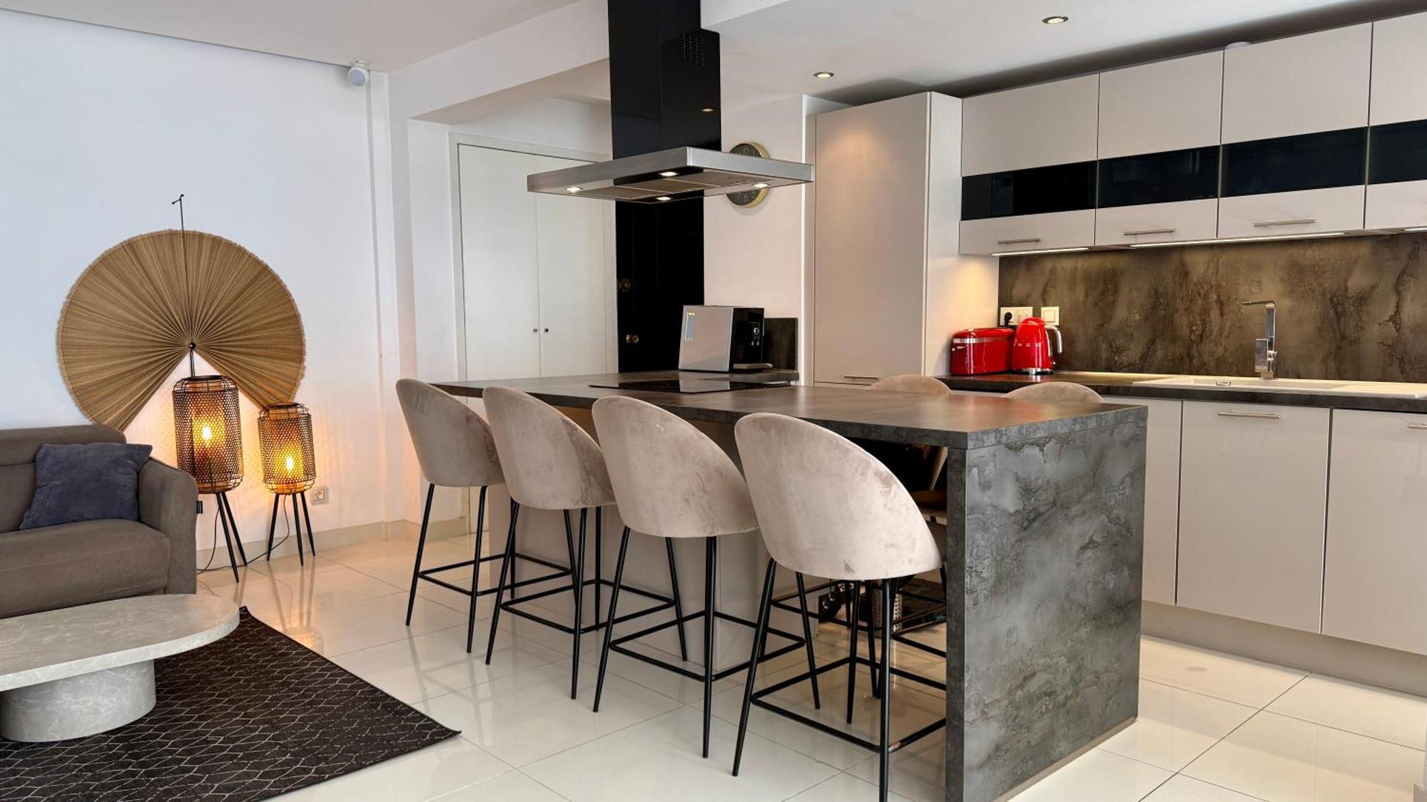 Apartment Design Palm *